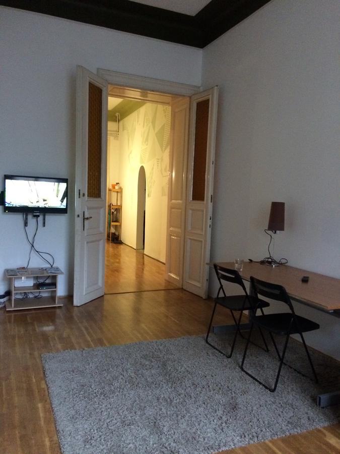 Black Dog Hostel Budapest Eksteriør billede