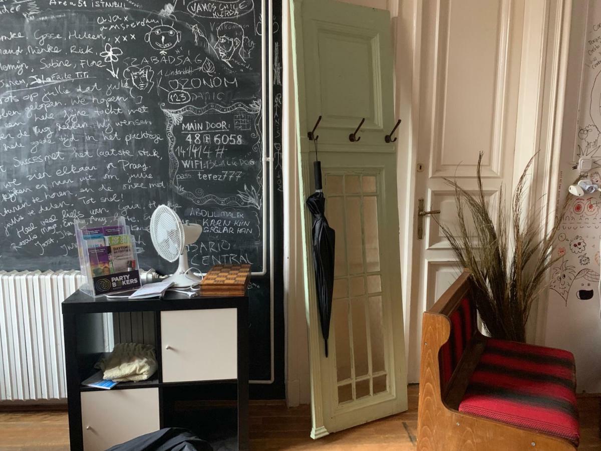 Black Dog Hostel Budapest Eksteriør billede